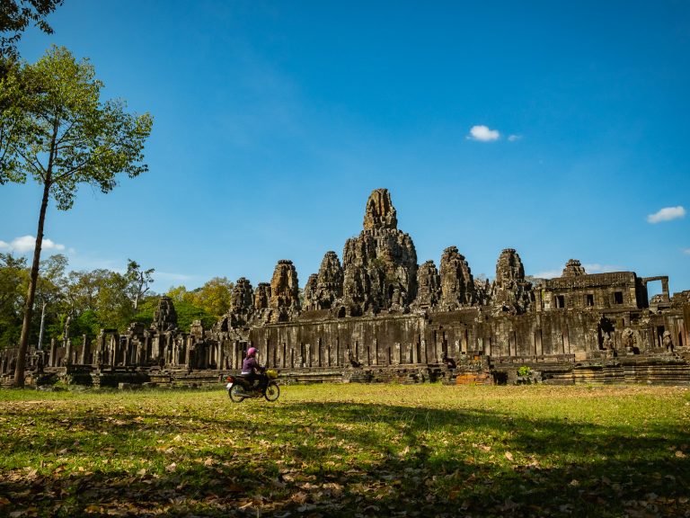 AngkorWat-bayon-temple-scooter