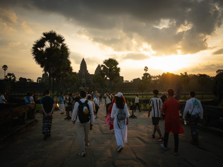 AngkorWat-morning-walk