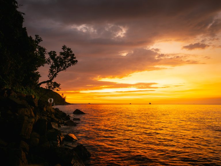 KohRongSamloem-cliff-sunset