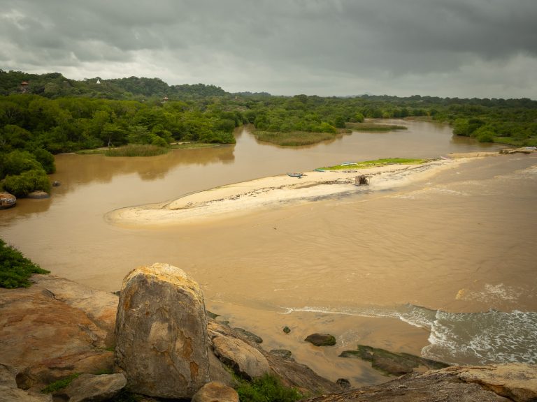 arugambay-elephantrock