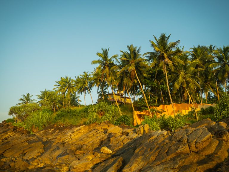 hiriketiya-rocks