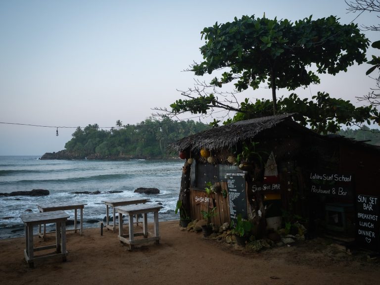 hiriketiya-sunrise-bar