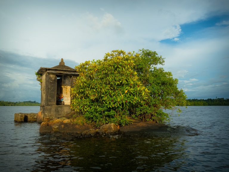 unawatuna-watertemple