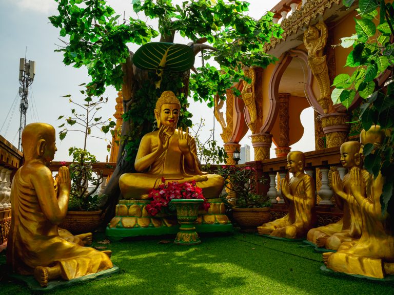 CanTho-buddha-statues