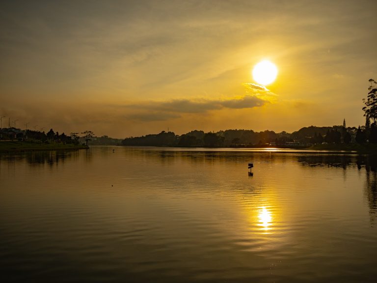 Dalat-lake-sunset