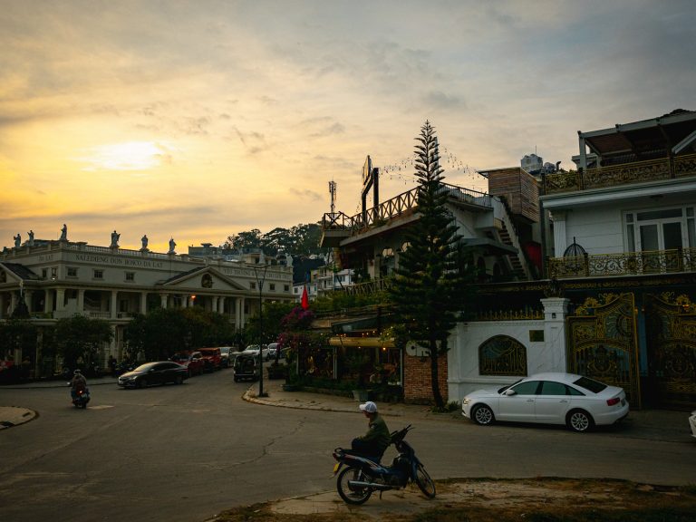 Dalat-side-street