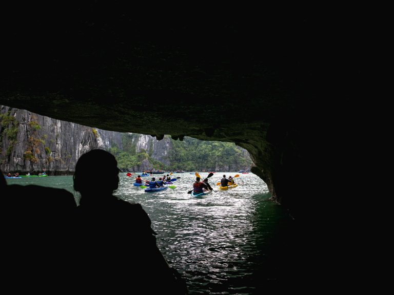 HalongBay-cave-boat