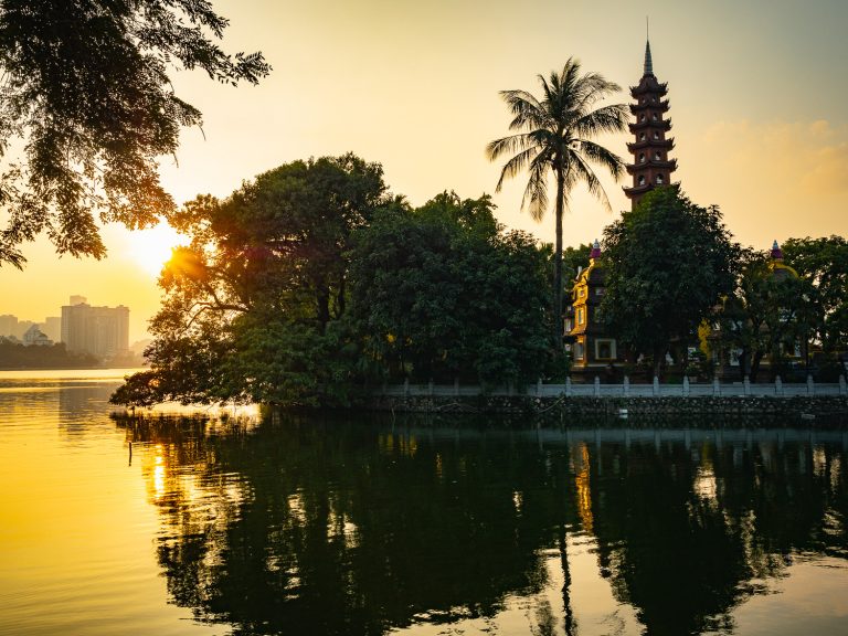 Hanoi-Tran Quoc-Pagode-lakeview