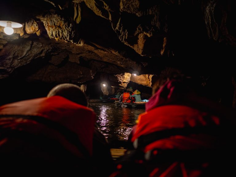 NinhBinh-cave-boat-trip