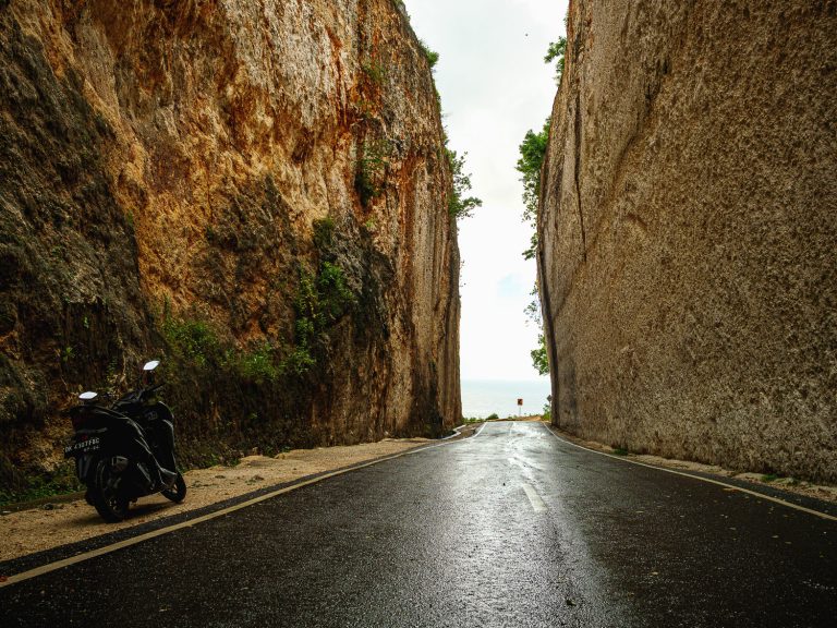 Bali-tanah-barak-cliff