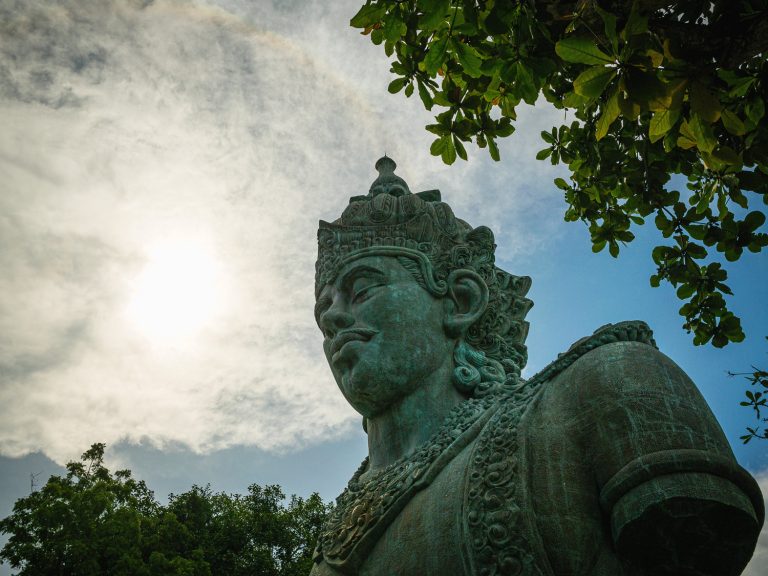 Bali-visnu-statue