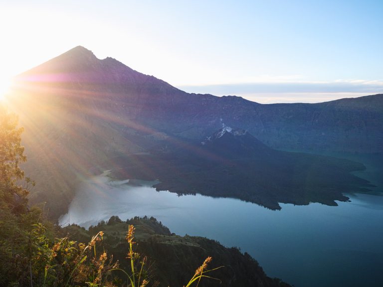 Lombok-crater-rim-morning