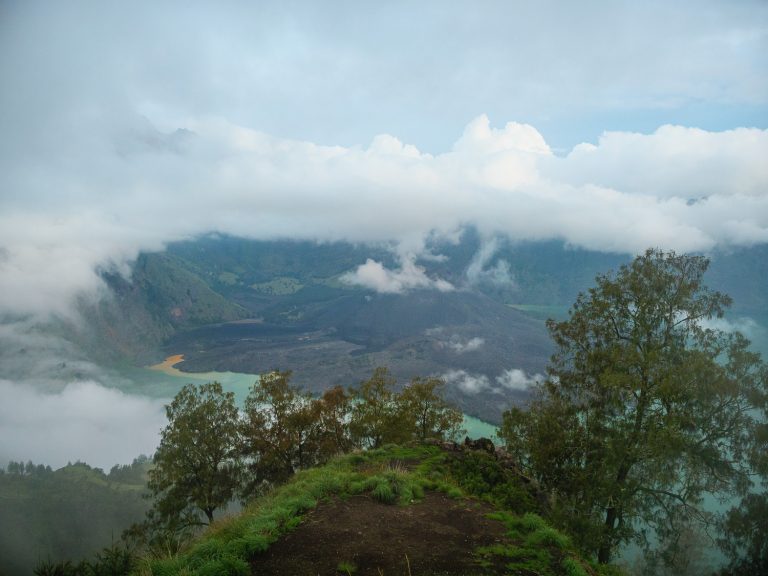 Lombok-crater-rim-view
