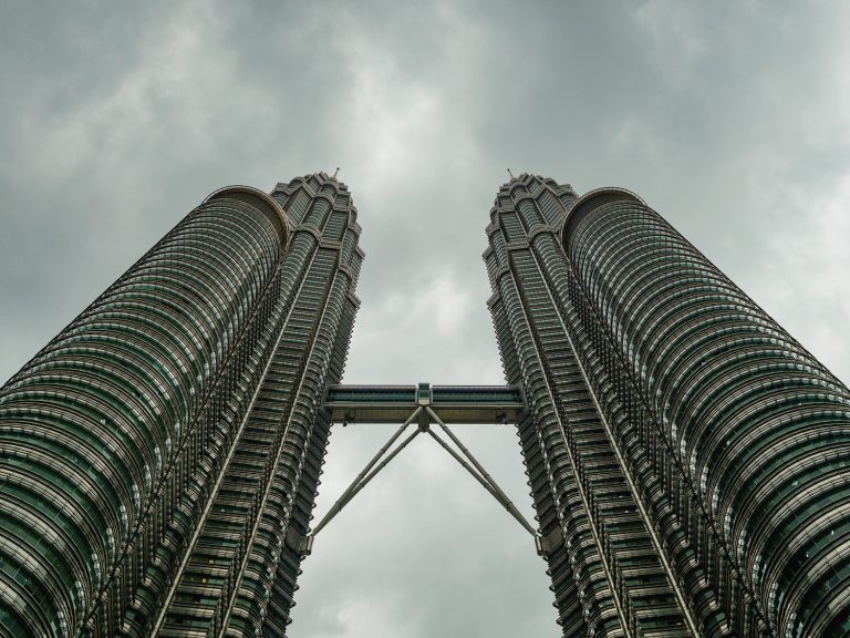 Malaysia-petronas-towers-frontside